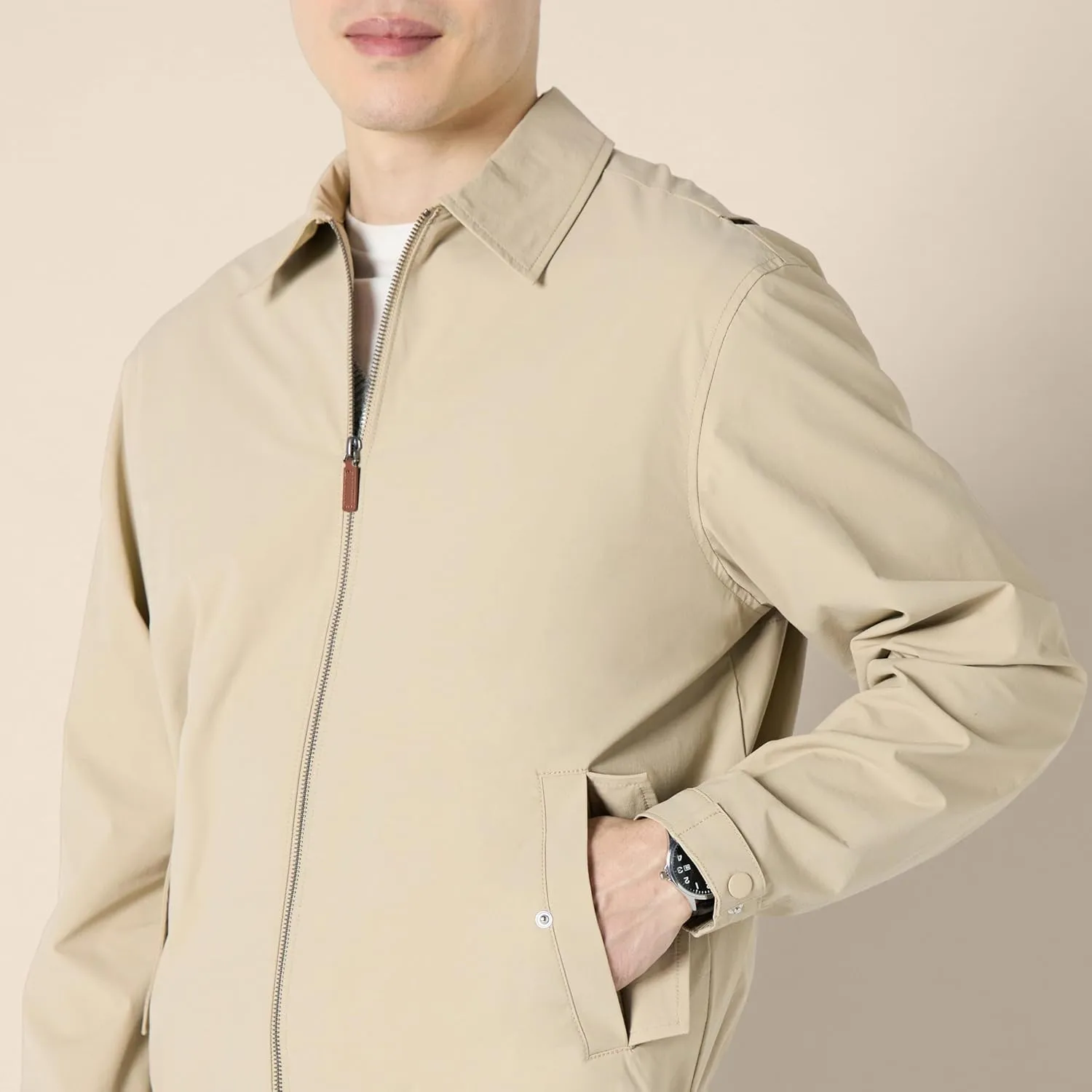 Amazon Essentials Men's Relaxed-Fit Lightweight Stretch Zip-Up Bomber Jacket