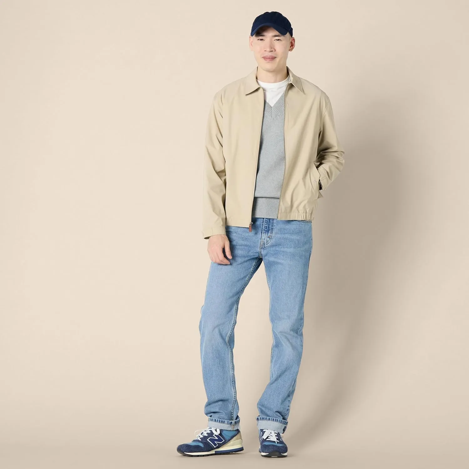Amazon Essentials Men's Relaxed-Fit Lightweight Stretch Zip-Up Bomber Jacket