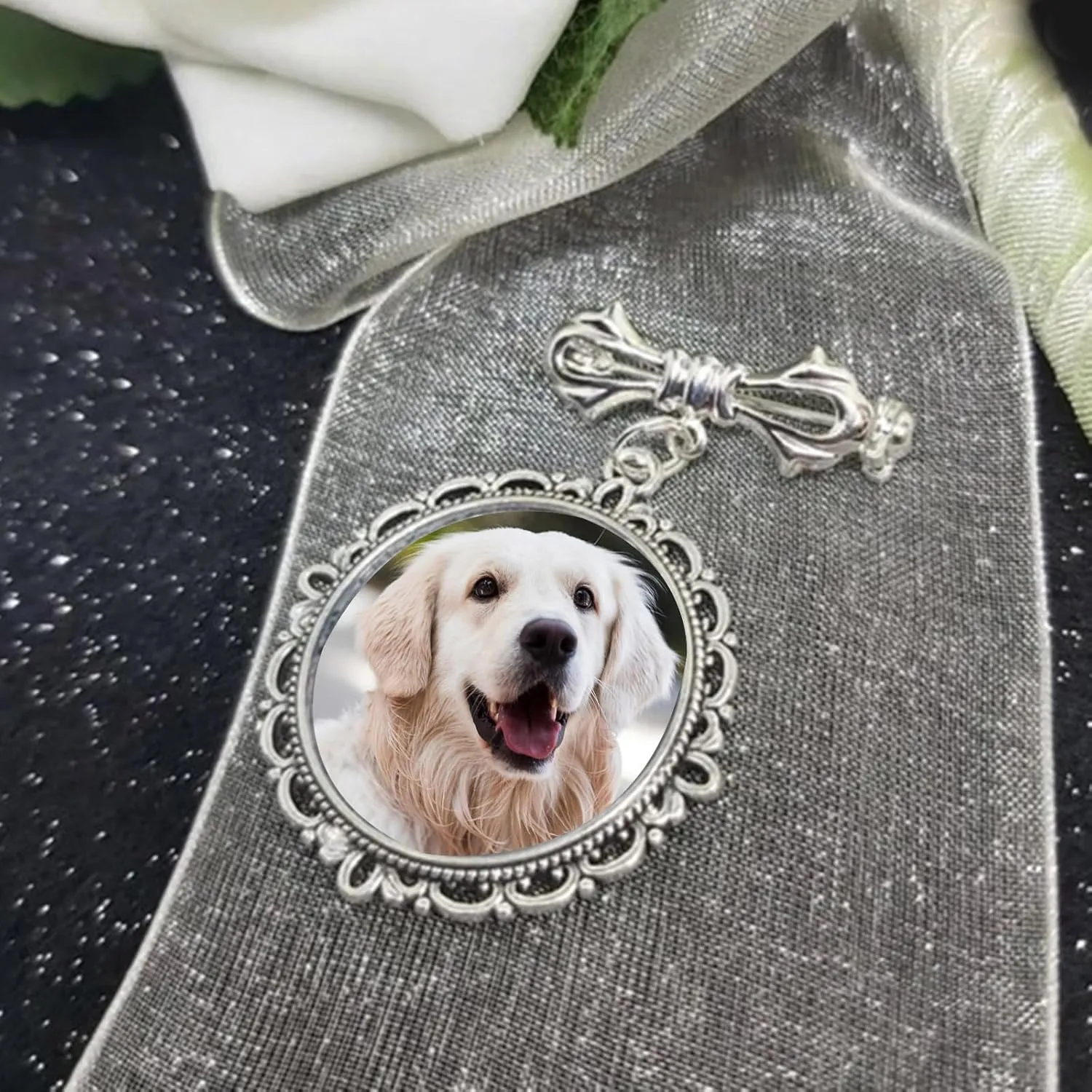 Customizable Wedding Picture Pin Photo Frame Lapel Pin Lacy Oval Shape Brooch Jewelry for Christmas