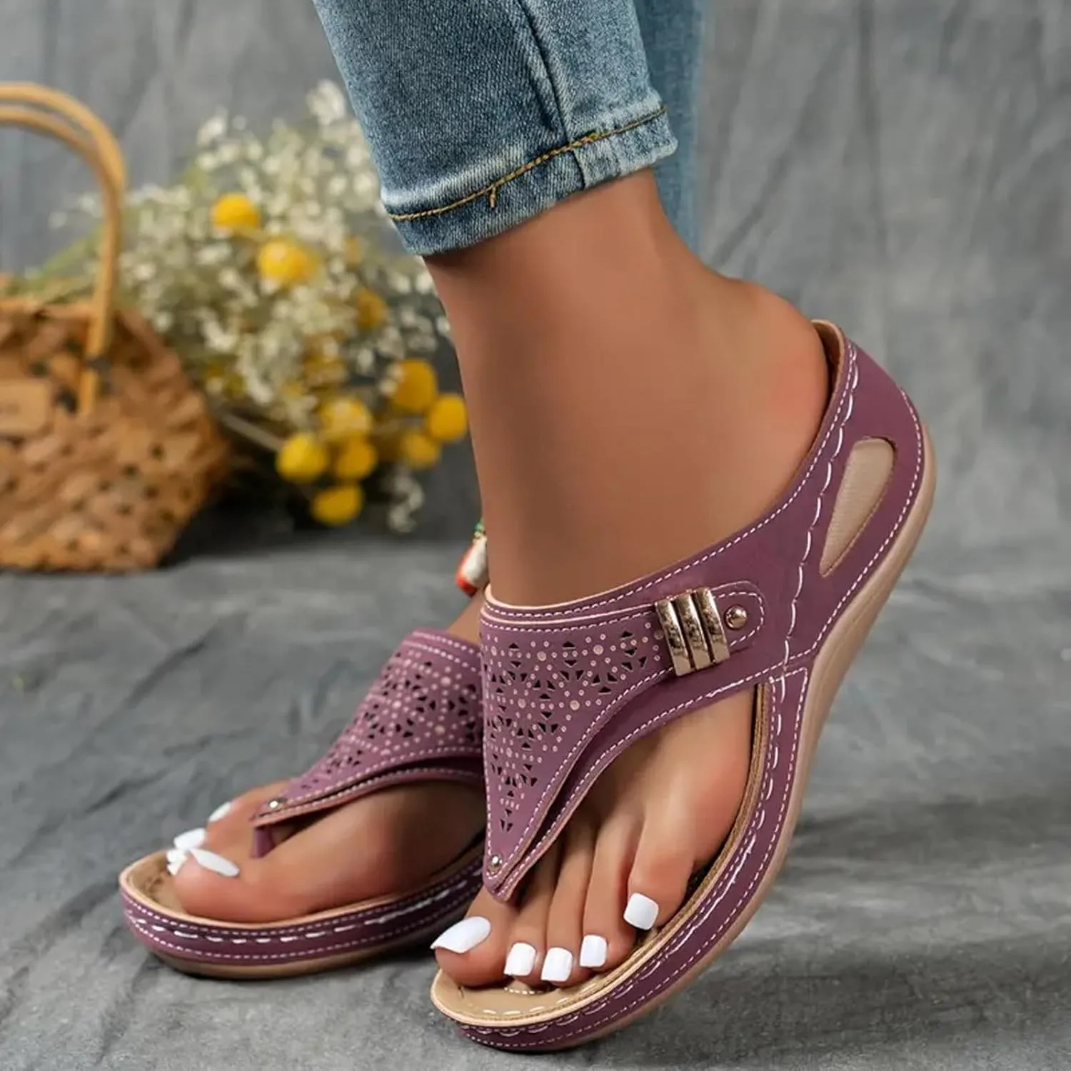 Eduavar Sandals for Women 2025 Dressy Lightweight Platform Thong Sandals Summer Slip On Beach Flip Flops with Arch Support