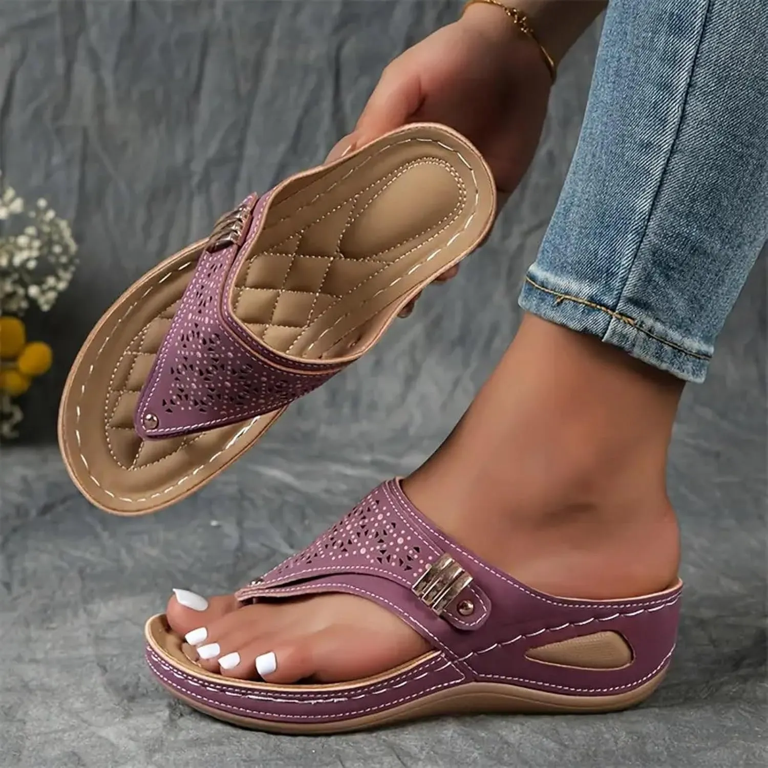 Eduavar Sandals for Women 2025 Dressy Lightweight Platform Thong Sandals Summer Slip On Beach Flip Flops with Arch Support
