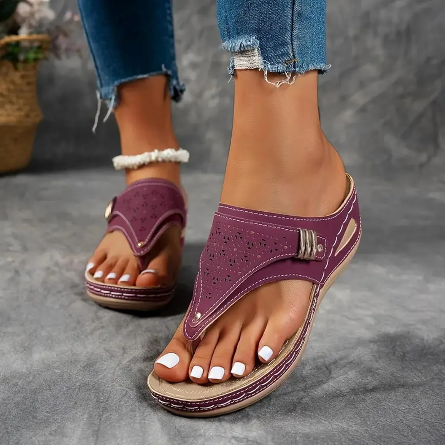 Eduavar Sandals for Women 2025 Dressy Lightweight Platform Thong Sandals Summer Slip On Beach Flip Flops with Arch Support