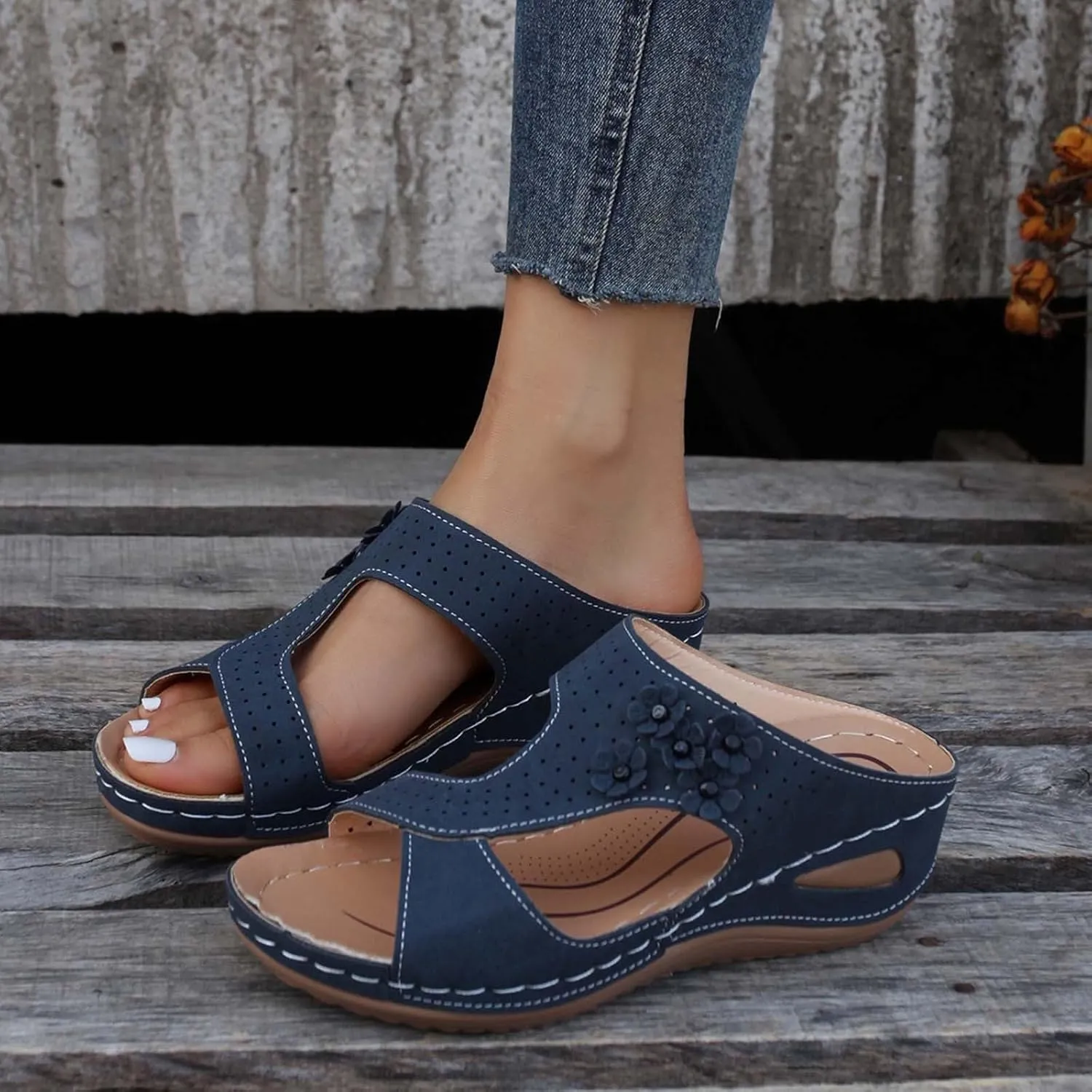 Eduavar Sandals for Women 2025 Slide Shoes Slip On Dressy Summer Open Toe Slippers Walking with Arch Support Beach Sandals