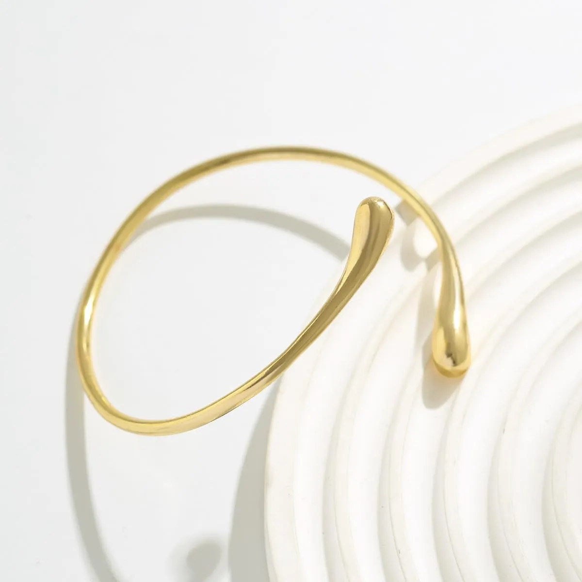 Gold Coil Arm Cuff for Women, Upper Cuff Bracelet Armlet Minimalist Armband Bangle Liquid Lava Chain Open Bangle for Women