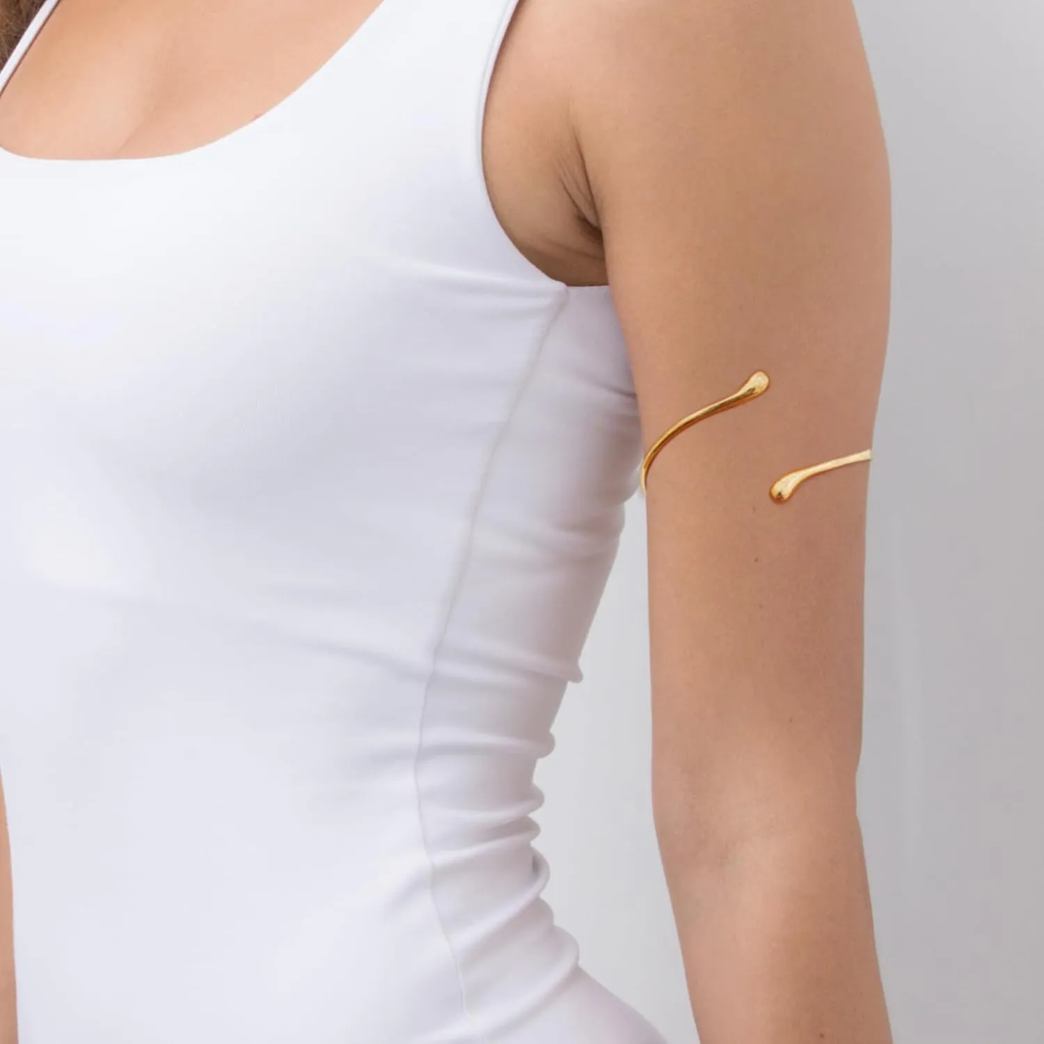 Gold Coil Arm Cuff for Women, Upper Cuff Bracelet Armlet Minimalist Armband Bangle Liquid Lava Chain Open Bangle for Women