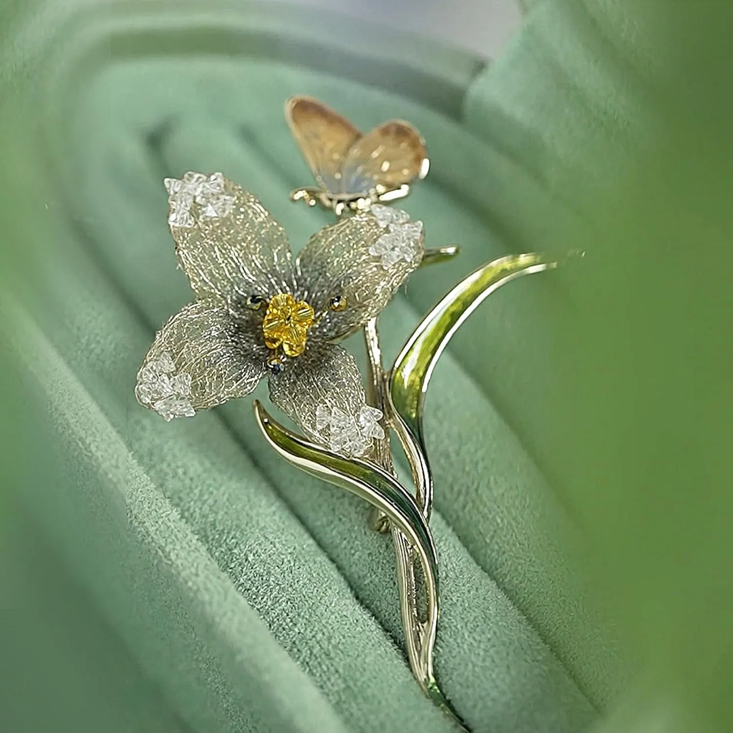 Handmade Embroidery Flower Brooch Pins for Women, SHE'S FREE STYLE JUST FOR YOU Luxury Gradient Stitching Floral Brooch Pins with Crystal stamen, Enamel Metal Butterfly with Green Leaves, Hand Dripping Oil Jewelry pins