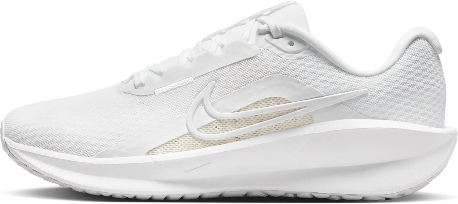 NIKE Women's Sneaker