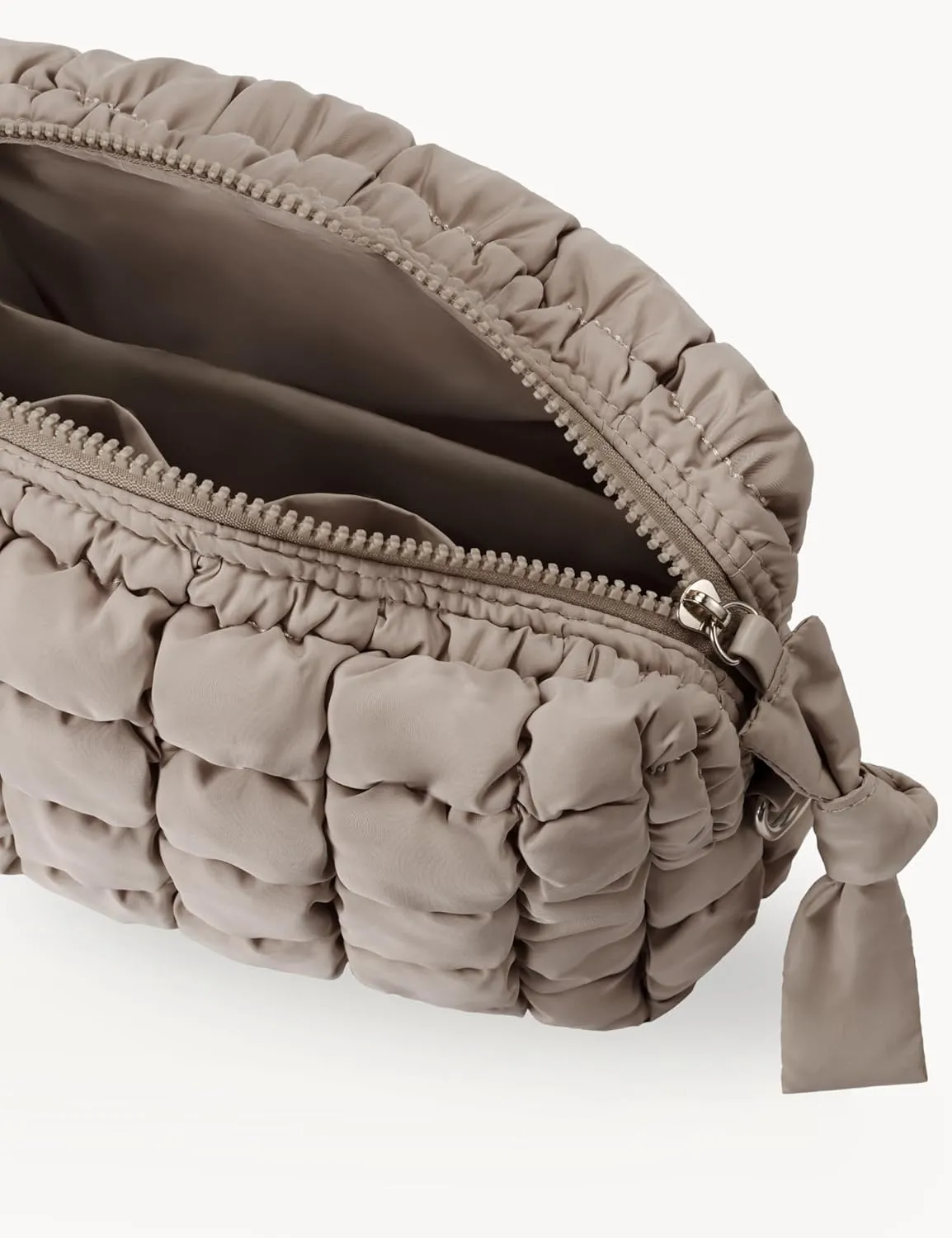 Quilted Makeup Bag Puffy Cosmetic Bag Cute Puffer Travel Toiletry Bag for Women, Large Makeup Pouch for Purse Quilted Cosmetic Pouch for Essentials Toiletries, Christmas for Women, Girls