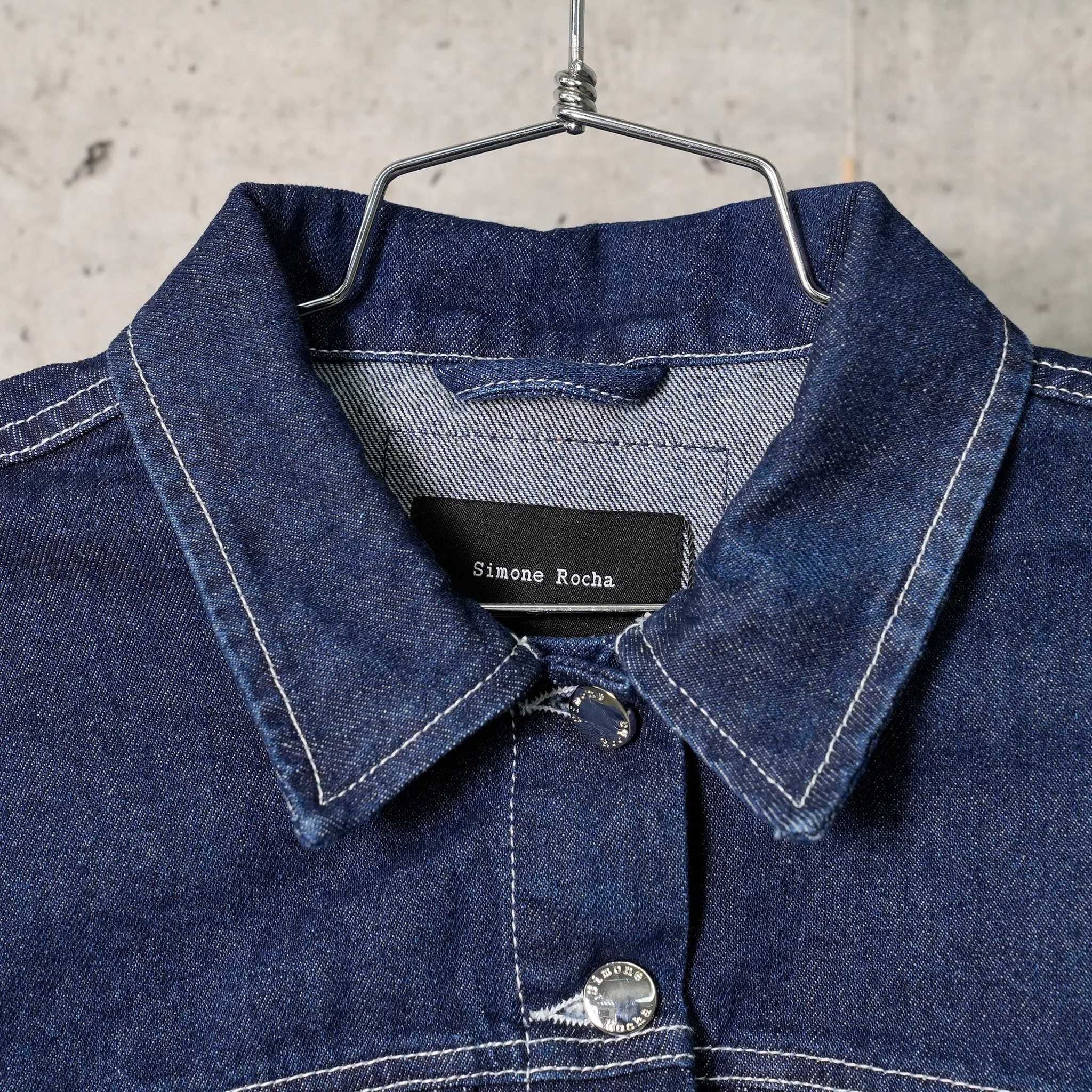 SCULPTED CROPPED DENIM JACKET / INDIGO