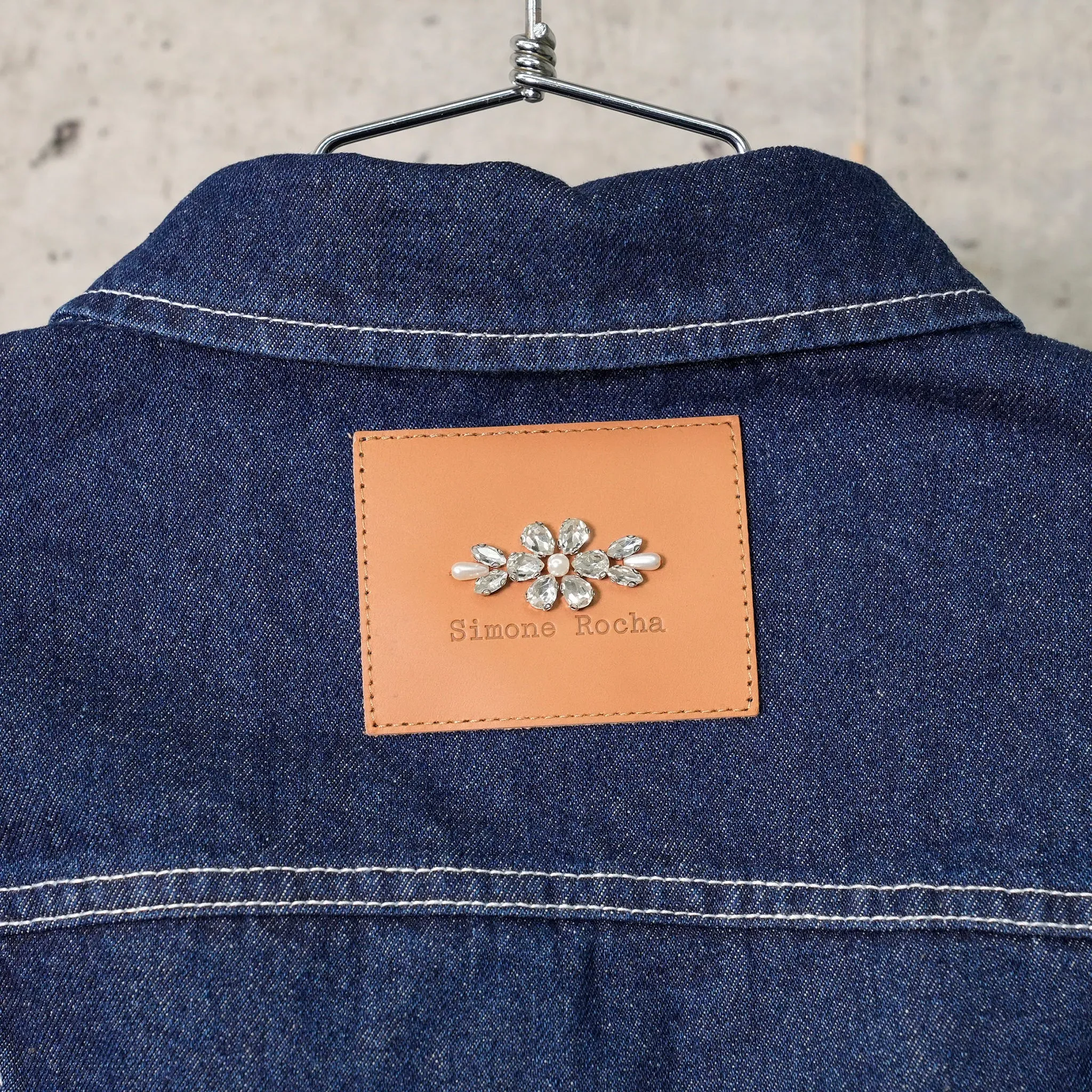 SCULPTED CROPPED DENIM JACKET / INDIGO