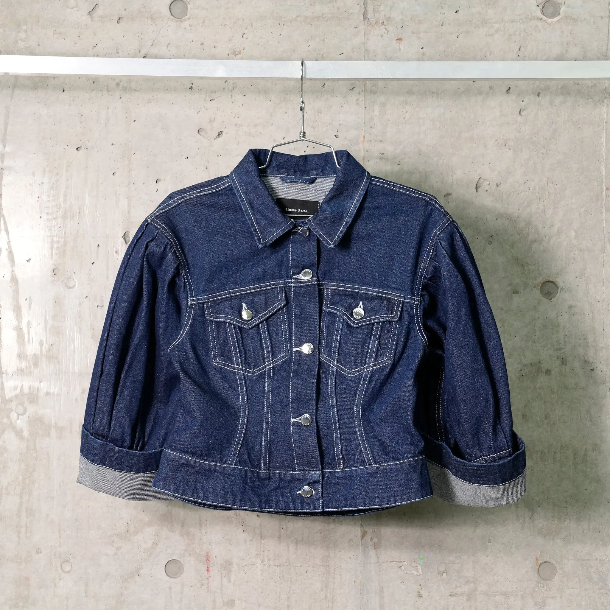 SCULPTED CROPPED DENIM JACKET / INDIGO