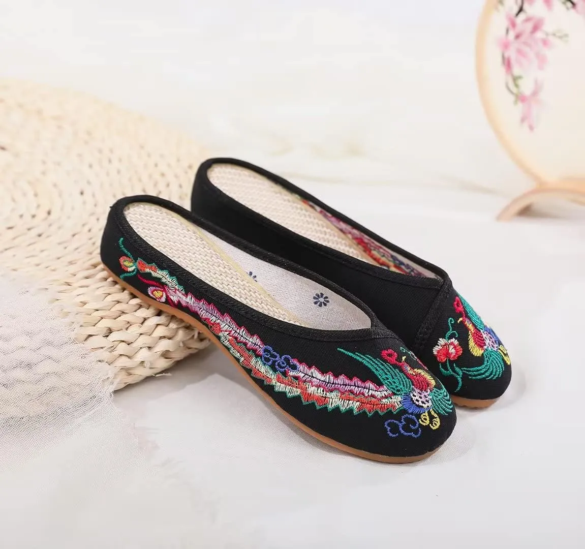Stunner Flat Mules for Women Round Toe Vintage Embroidered Slip on Loafers Backless Mules