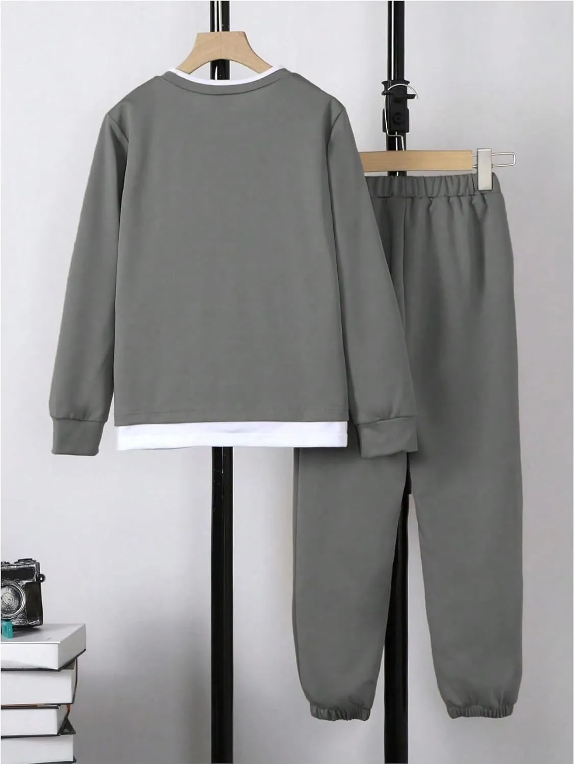 Verdusa Boy's 2 Piece Outfits Jogger Sweatsuit Sets Color Block Sweatshirt and Sweatpant Set